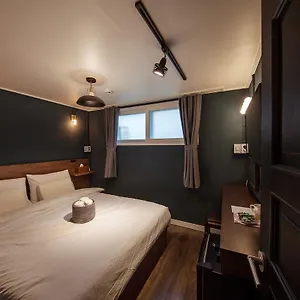 Butler:lee Hongdae-female Only Guest house